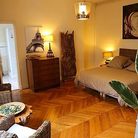 A Room In Paris-3