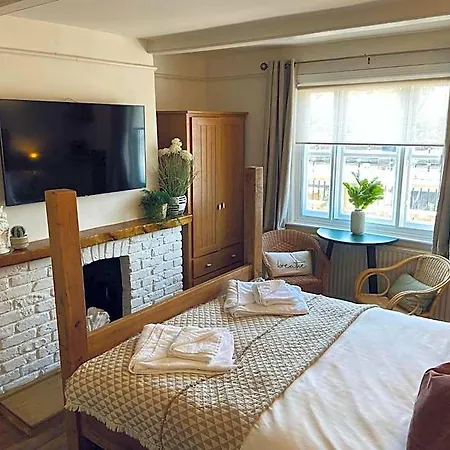 The Riverside Rooms-2