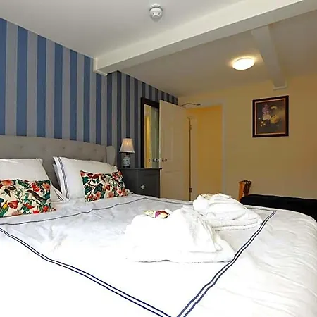 The Little Lion Inn, Red Lion-2