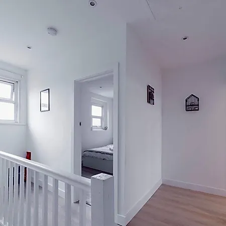 Quiet Cosy Rooms-3