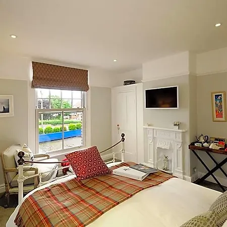 Corner House Bed & Breakfast-3