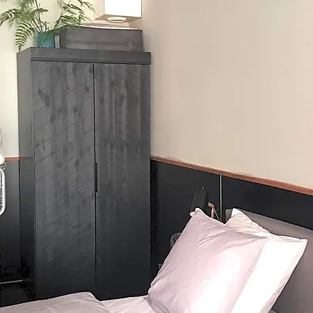 Amsterdam Red Light Bed & Breakfast-3