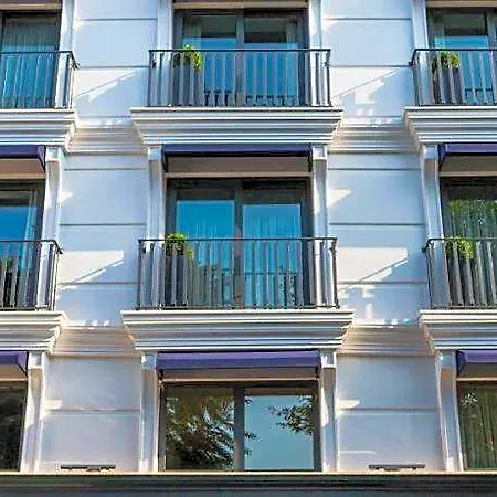 Meg Hotel-2
