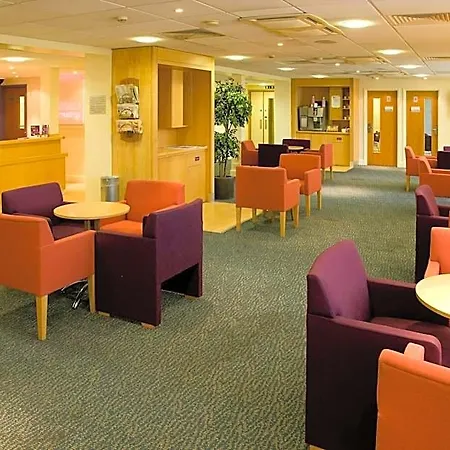 Premier Inn London Heathrow Airport T2 & T3 - Bath Road-3