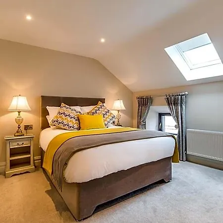 Kingston'S Townhouse-3
