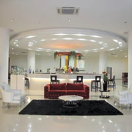 Ritz Victoria Garden-2