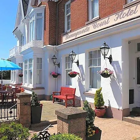 Runnymede Court Hotel-2