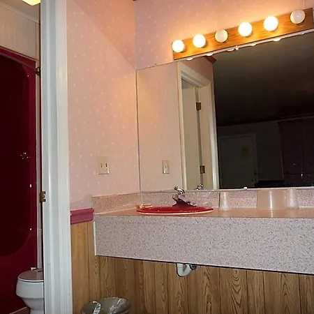 Red Rose Motel-3