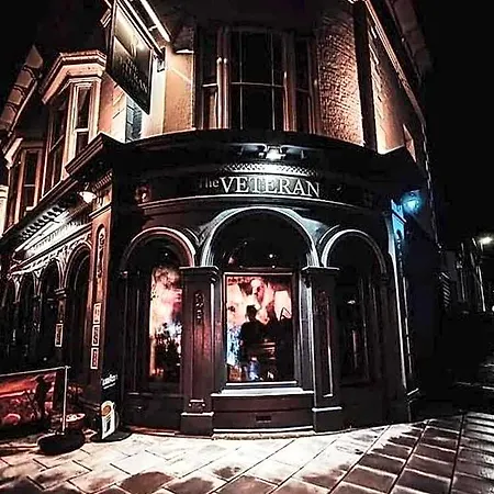 The Veteran Hotel & Bar-3