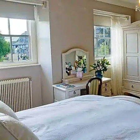 No 6 The Square Tearooms & Accommodation-2