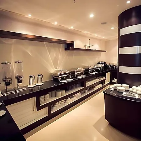 Royal Reve Hotel-3