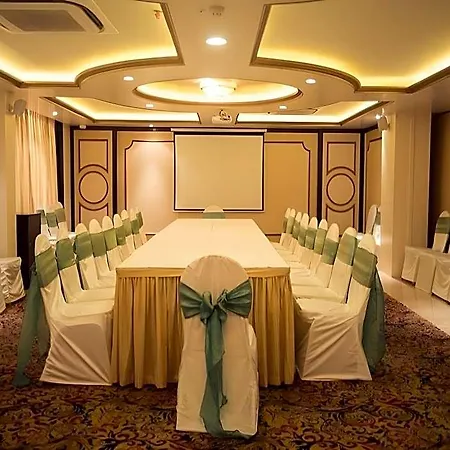 Royal Reve Hotel-3