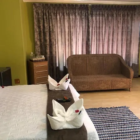 Esibayeni Guesthouse-3