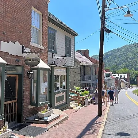 Town'S Inn-3