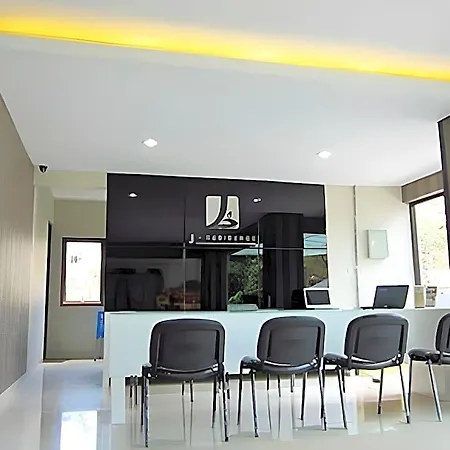 J Residence Guest House Ciumbuleuit-3