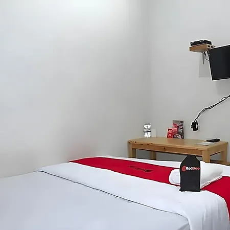 Reddoorz Near Central Park Mall-3