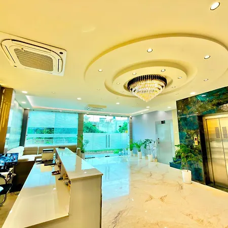 Hotel Majestic Heights-3
