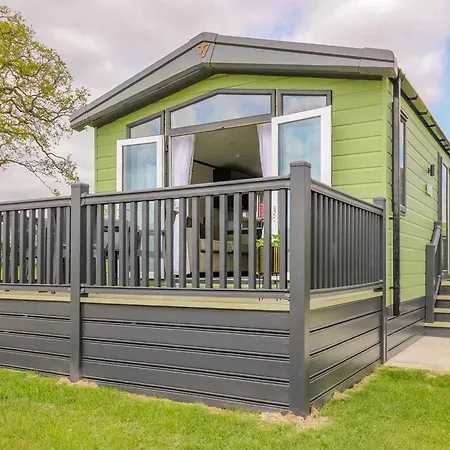 Meadow Springs Country & Leisure Park-3