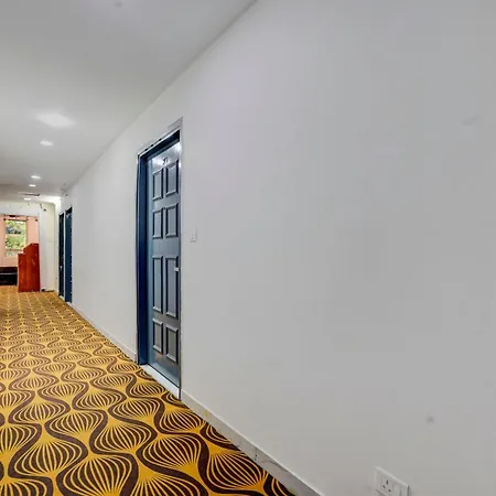 Hotel O Ritz Rivera East Azad Nagar Metro Station-2