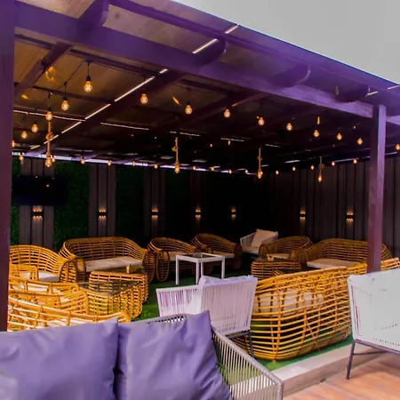 Ee29 Hotel And Suite-2
