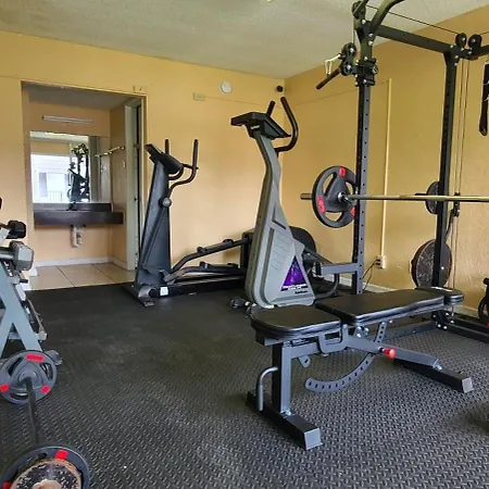 Paramount Lakeside Inn & Suites-2