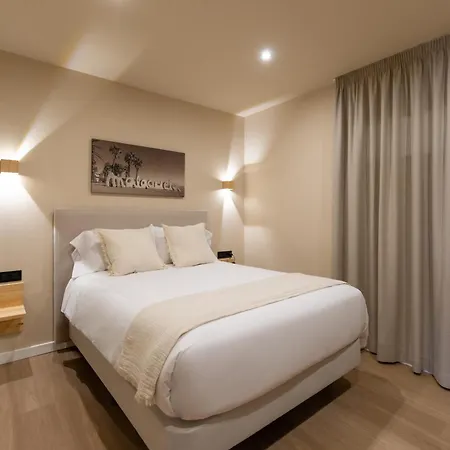 Arena Málaga Suites-3
