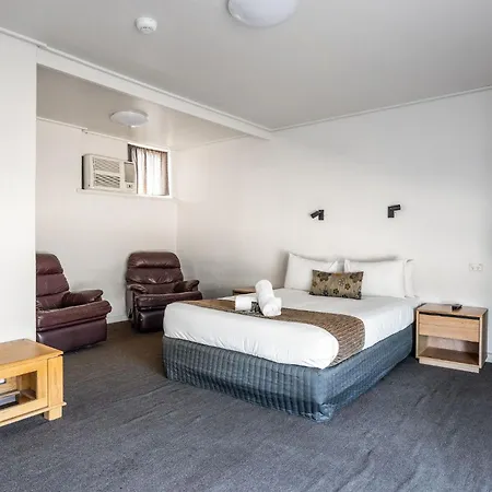 Prince Of Wales Hotel Motel-2