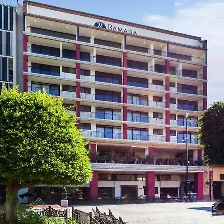 Ramada Plaza Leon-3