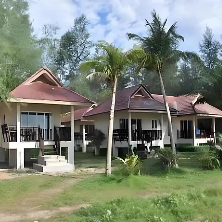 Pranee Beach Bungalows-3