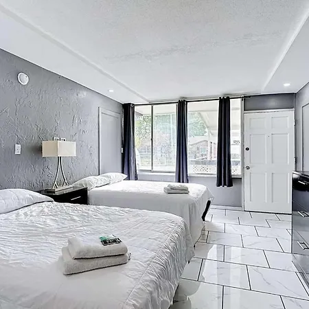 Budget Inn East-2