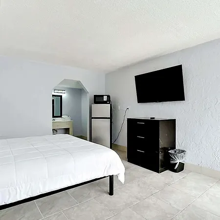 Budget Inn East-3