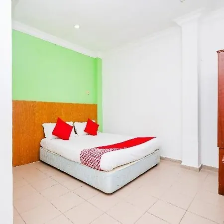 Oyo 850 Gold Star Hotel-2