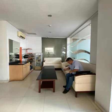 Townhouse Oak Hotel Niaga Surabaya-2