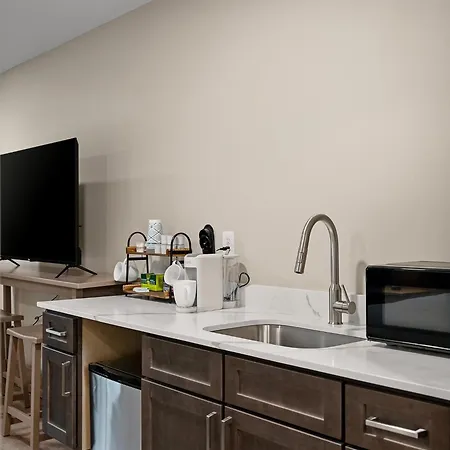 Sullivan Trail Inn And Suites-2
