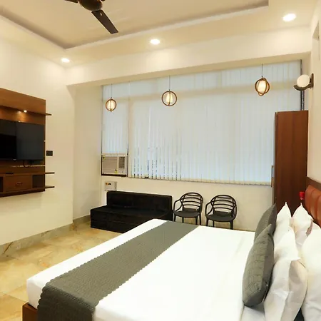 Hotel Roomsity Pride-2