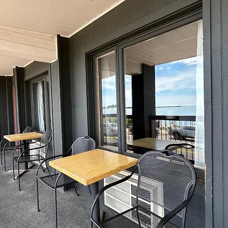 The Harbor Inn-3