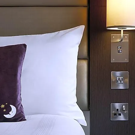 Premier Inn Inverness Centre - River Ness-2