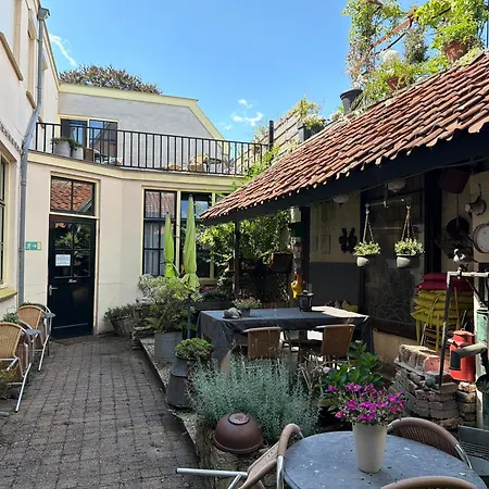 Hotel Hanzestadslogement De Leeuw in het centrum, Snoepwinkel, Hanzemuseum, Koffieschenkerij met Binnenplaats, Kamers met keukentje en Ontbijtservice-2