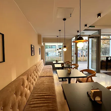 Hotel Attache-2