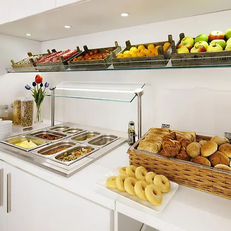 Ibis Styles Amsterdam Central Station-2