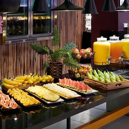 Novotel London West-3