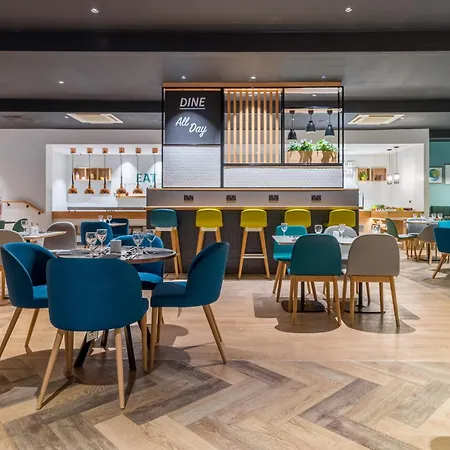 Holiday Inn Newport By Ihg-3