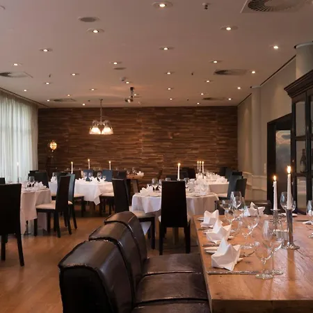 Wyndham Hannover Atrium-3