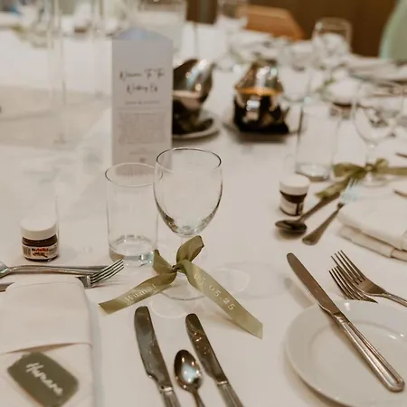 Holiday Inn Newport By Ihg-2