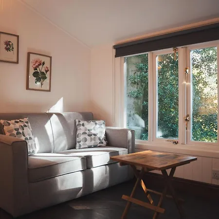 Broadoaks Boutique Country House-2