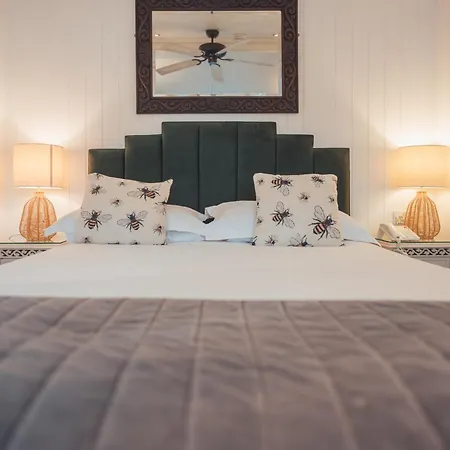 Broadoaks Boutique Country House-3