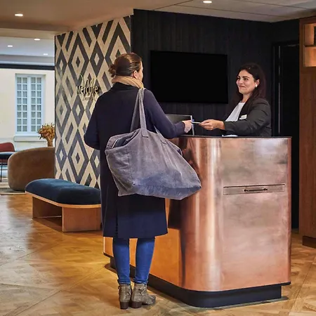 Mercure Versailles Chateau-2