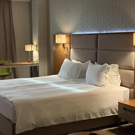 Hotel Golden Tulip Varna-2