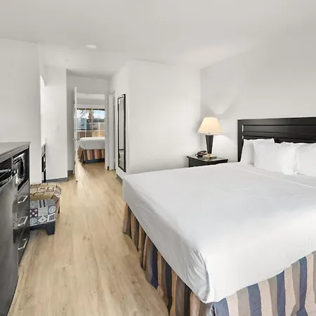 Ramada By Wyndham Ontario Airport & Convention Center-2