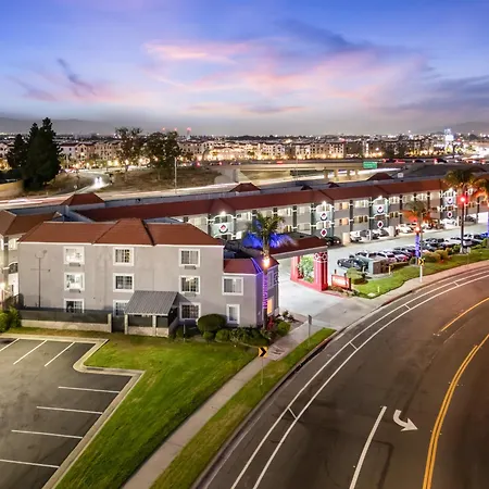 Ramada By Wyndham Ontario Airport & Convention Center-2